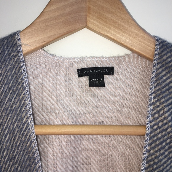 **SOLD** Ann Taylor Shawl Poncho - Picture 4 of 6